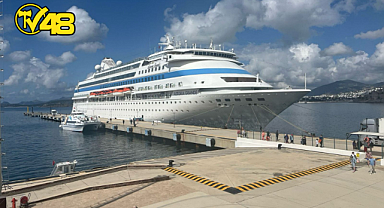 BODRUM'A SEZONUN İLK YOLCU GEMİSİ GELDİ