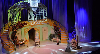 GURUR VE ÖNYARGI BURSA'DA SAHNELENDİ