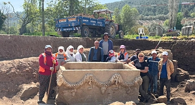 STRATONİKEİA’DA 2.000 YILLIK LAHİT BULUNDU