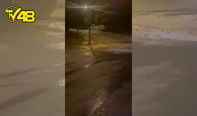 MİLAS AYDINLIKEVLER MAHALLESİ&#039;NDE SU HATTI PATLADI: SOKAK GÖL OLDU