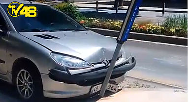 MİLAS'TA PARK HALİNDEKİ ARACA ÇARPAN ARAÇ CİDDİ HASARA YOL AÇTI