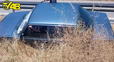 YOLA DÖKÜLEN YAĞ KAZAYA NEDEN OLDU: EMNİYET VE KARAYOLLARI EKİPLERİ HAREKETE GEÇTİ