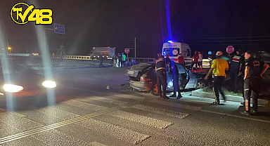 AYDIN'DA İKİ OTOMOBİLİN ÇARPIŞMASI SONUCU 2 KİŞİ HAYATINI KAYBETTİ, 3 KİŞİ YARALANDI.