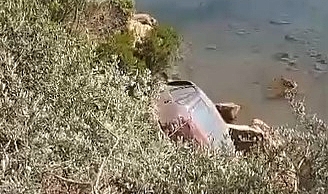 Milas Zeytinlikuyu’da Kontrolden Çıkan Araç Şarampoldan Kıyıya Uçtu!