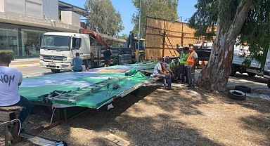 YALIKAVAK’TA TABELA GERGİNLİĞİ: İŞLETMECİ İLE BELEDİYE ARASINDA KRİZ GÖZALTIYLA SONUÇLANDI