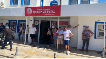 Bodrum’da Ehliyet Yenilemede Son Gün Telaşı: 15 TL Yerine 7 Bin 438 TL Ödememek İçin Yoğun Kuyruk