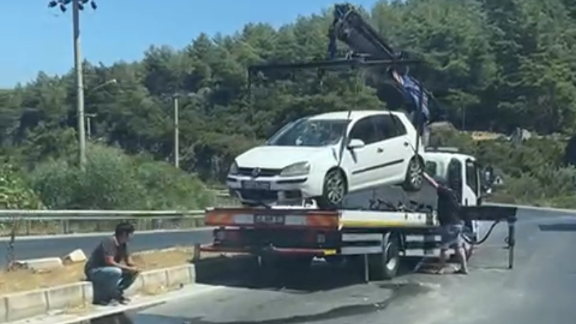 Milas-Bodrum Karayolunda Kaza: Otomobil Karşı Şeride Geçti, Trafik Felç Oldu