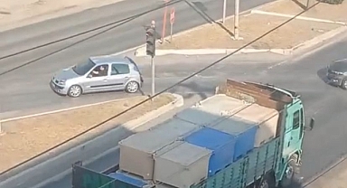 BALIK TANKERLERİNDEN SIZAN PİS SU TRAFİĞİ FELÇ EDİYOR.