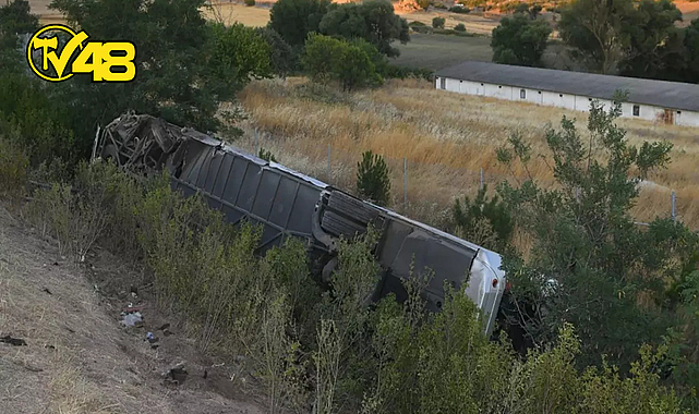 BALIKESİR&#039;DE OTOBÜS DEVRİLDİ: 27 YARALI