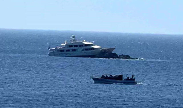 BODRUM&#039;DA LÜKS MOTORYAT KAYALIKLARA ÇARPTI