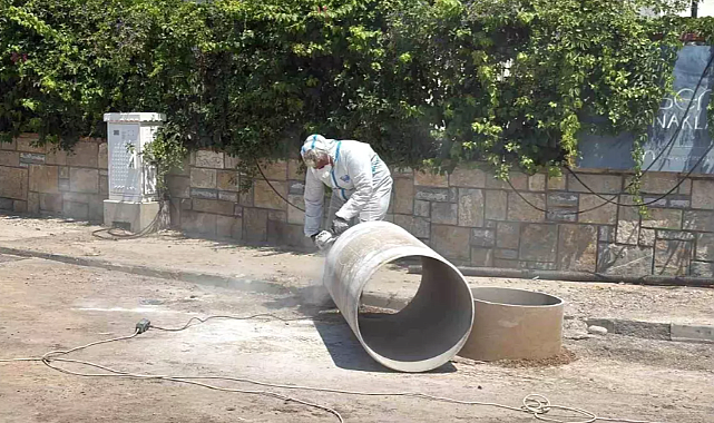 BODRUM&#039;DA SU HATTI PATLADI, SOKAKLAR GÖLE DÖNDÜ