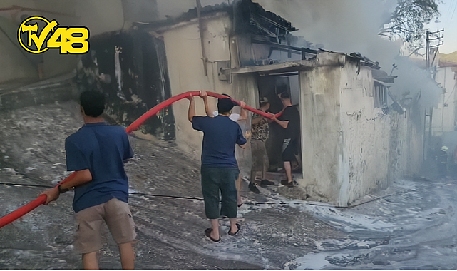 Dar Sokaklar Yangına Giden Ekiplere Geçit Vermedi