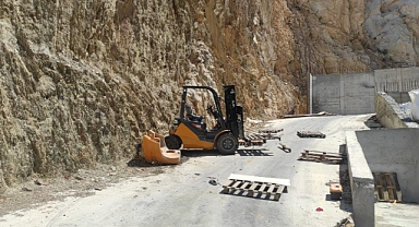 MİLAS’TA FORKLİFT KAZASI: SOMALİLİ GENÇ AĞIR YARALANDI