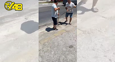 MİLAS’TA YOL ÇALIŞMASI SONRASI TOZ VE MOLOZ KABUSU: TEMİZLİK ESNAFA KALDI