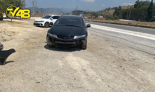 SELİMİYE&#039;DEN MİLAS İSTİKAMETİNE GİDEN ARAÇLAR YOLA DÖKÜLEN YAĞ NEDENİYLE KAZA YAPTI