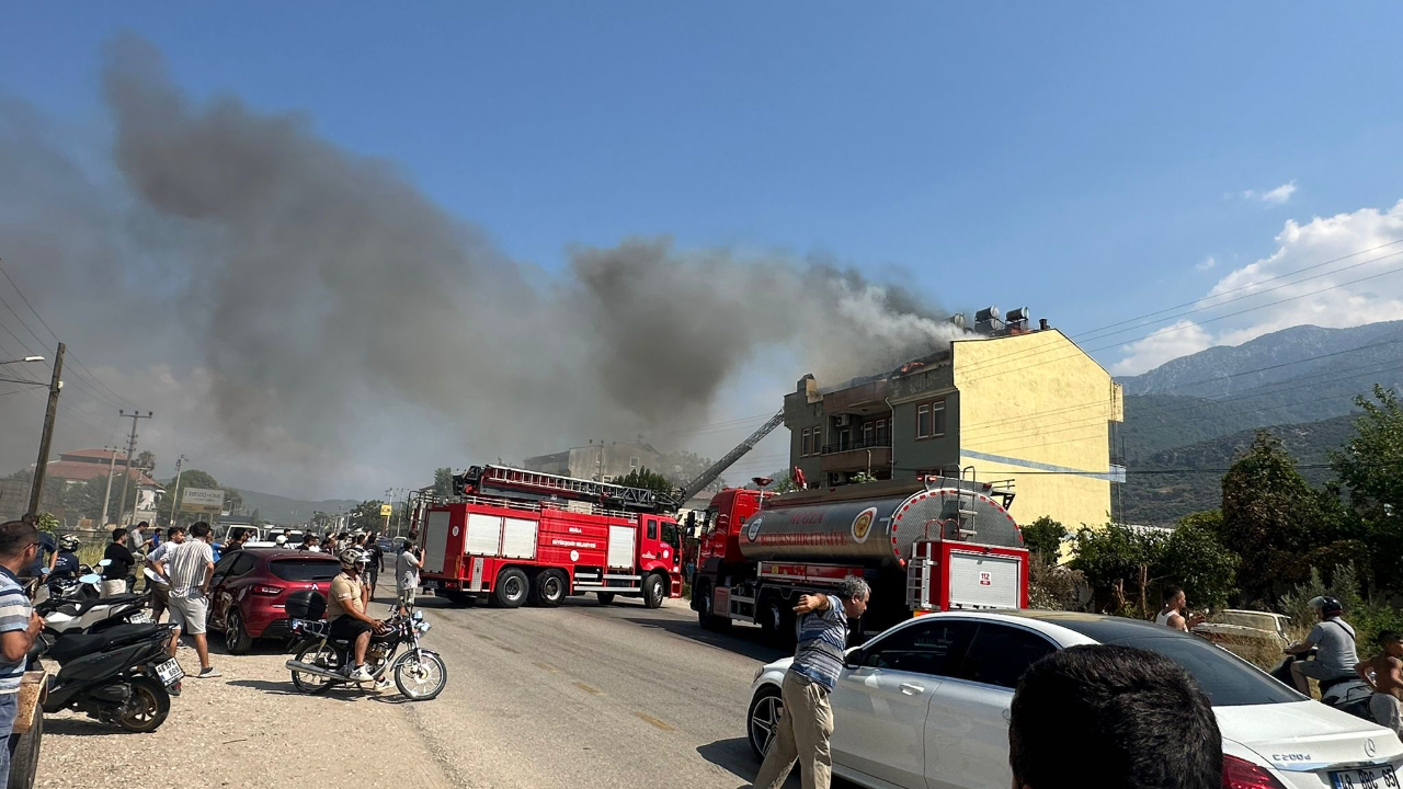 Fethiye’de Çatı Katı Alevlere Teslim Oldu