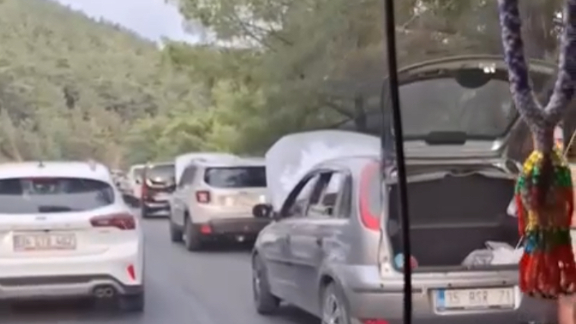 Sakar Rampası’nda Araçlar Hararet Yaptı: Tatilciler Yolda Kaldı