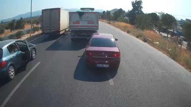 Bodrum Yolunda Sıradışı Serinleme Yöntemi: Kapıları Açık Seyahat!