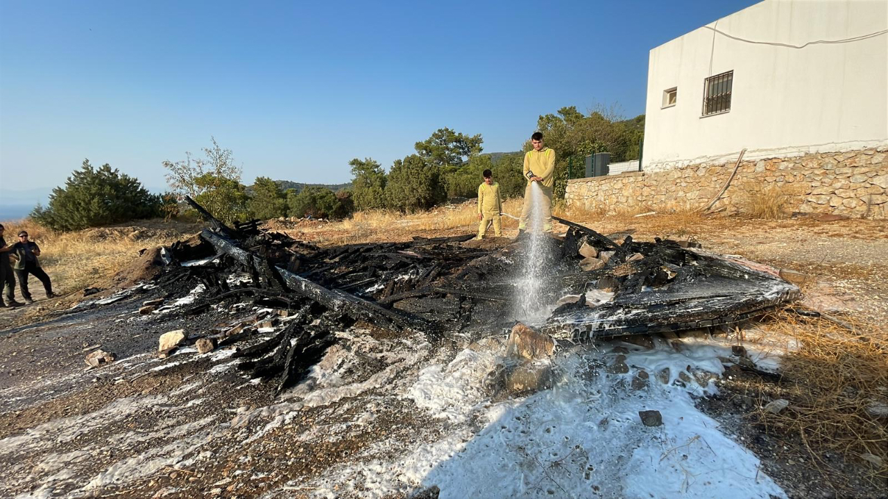Torba Mahallesi’nde Atıl Tekne Alevlere Teslim Oldu