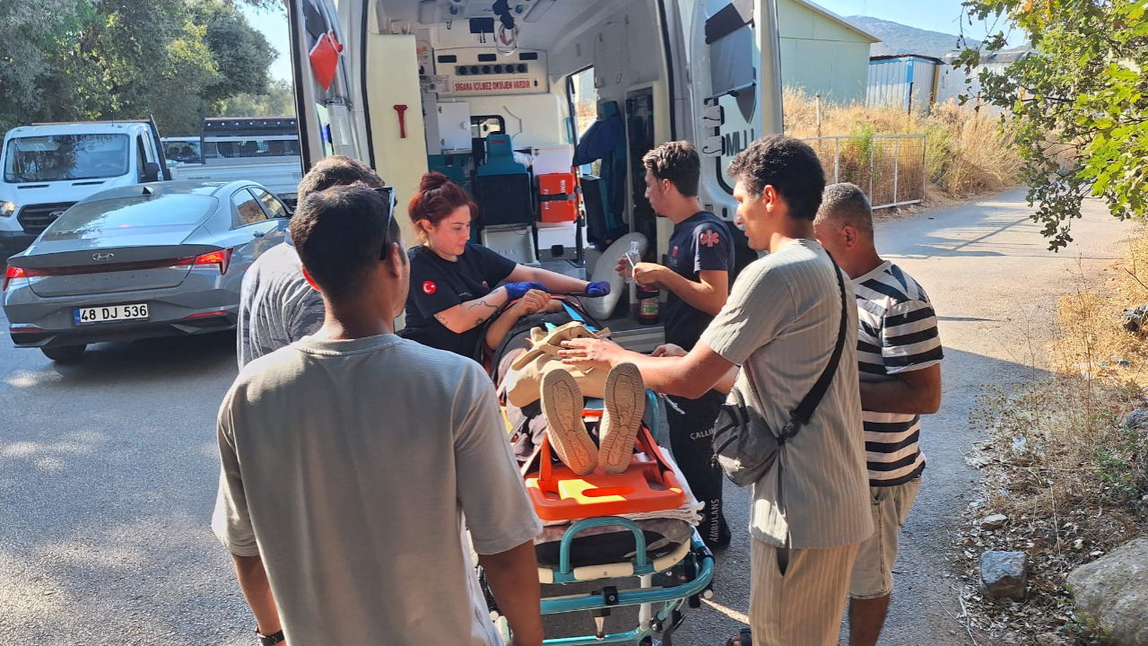 Konacık’ta Motosiklet Çarpışması: Kadın Sürücü Hastaneye Kaldırıldı