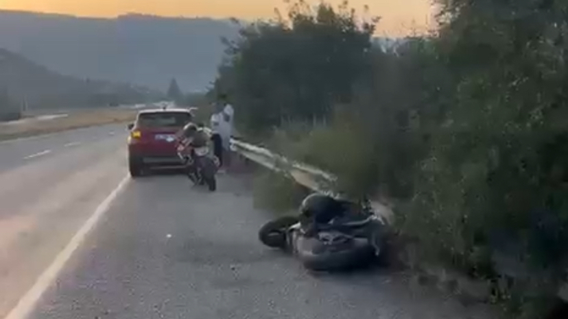 Derince Kavşağında Lastiği Patlayan Motosiklet Sürücüsü Ölümden Döndü