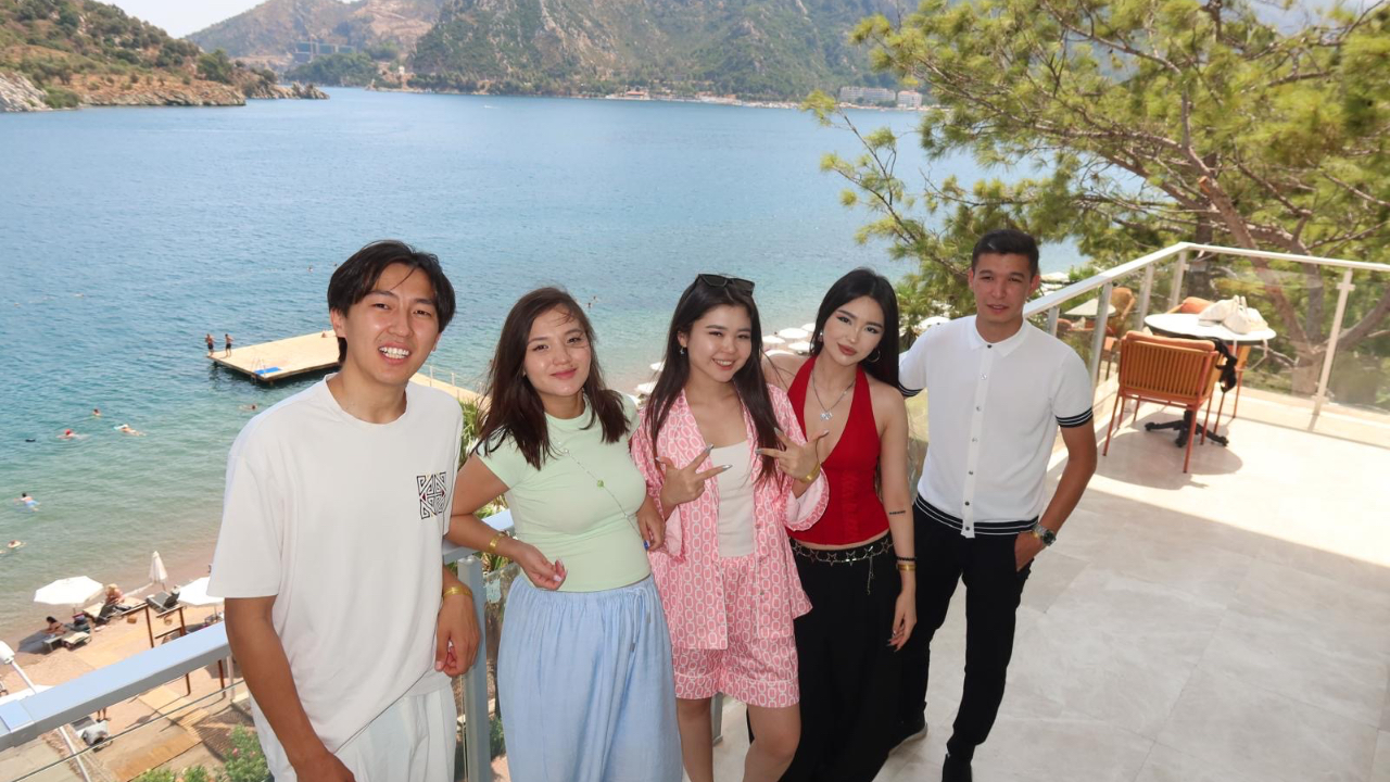 KAZAK SOSYAL MEDYA FENOMENLERİ MARMARİS’İ KEŞFEDECEKLER..