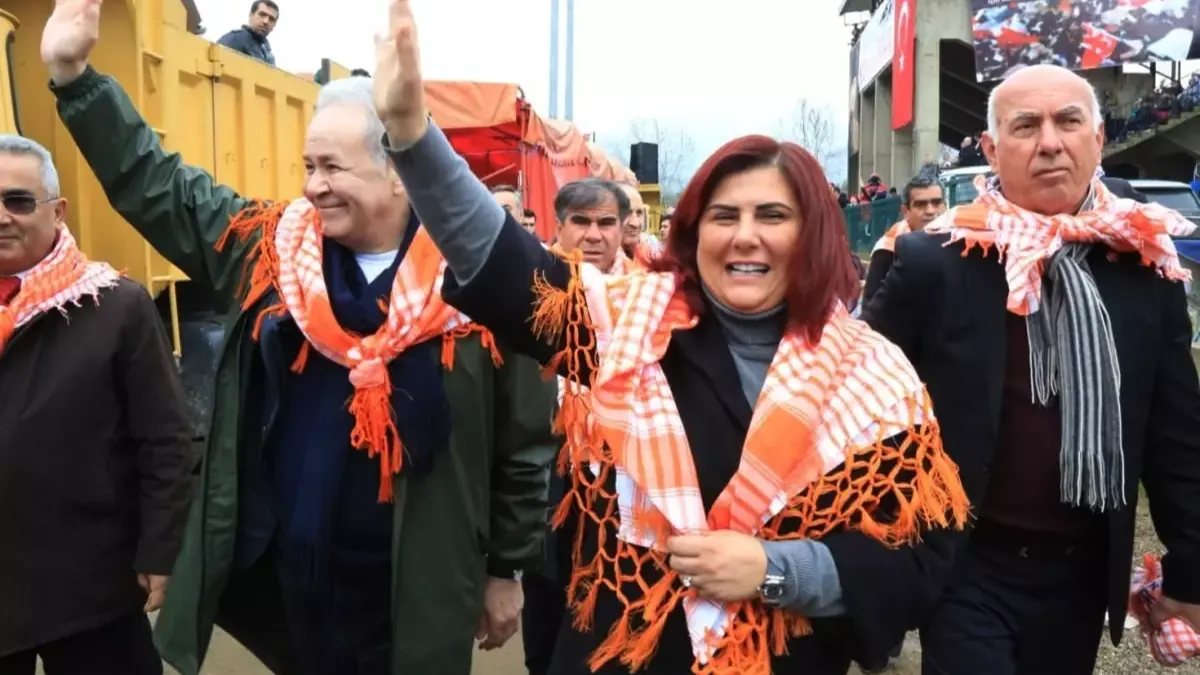 Özlem Çerçioğlu'nun ardından 3 belediye başkanı daha CHP'den istifa etti