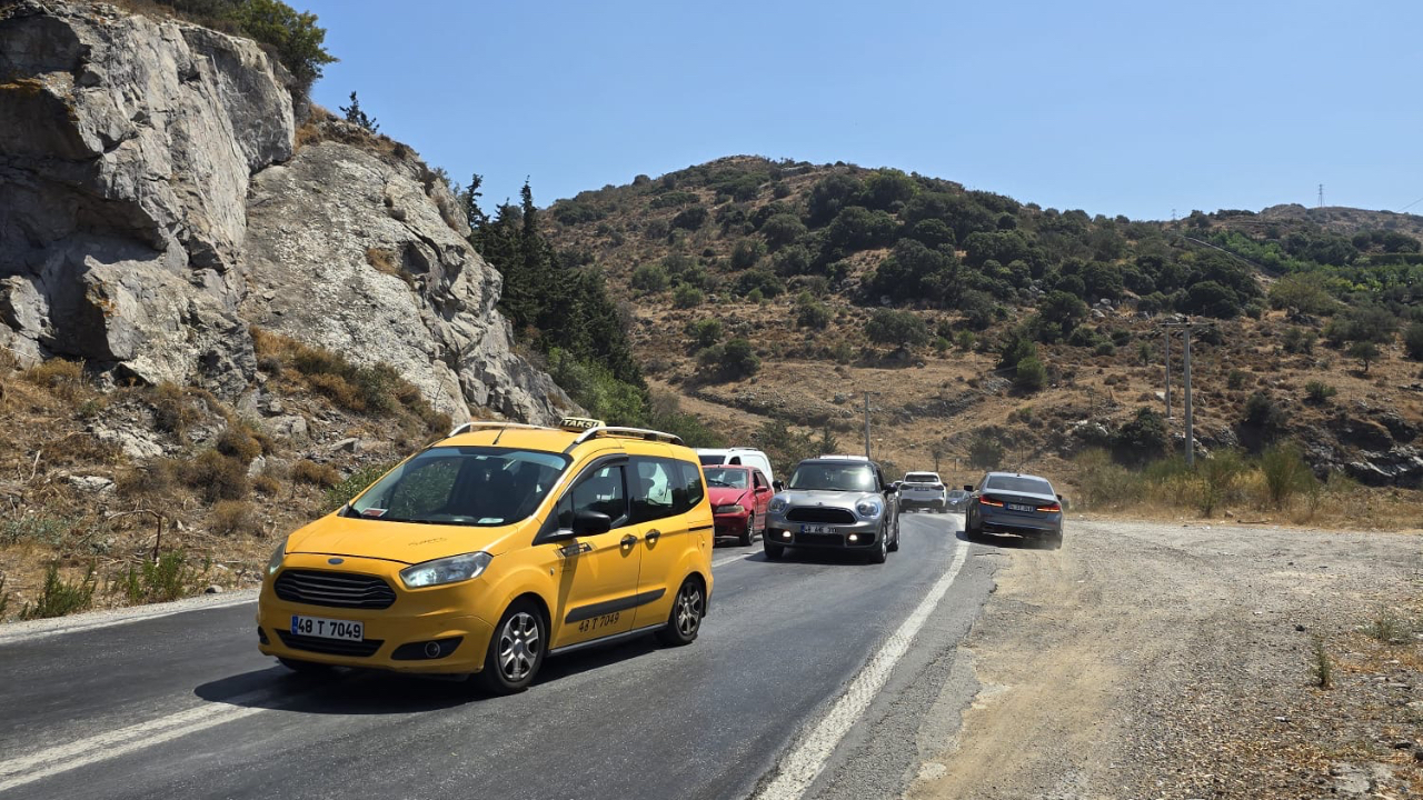 Bodrum–Yalıkavak Yolunda Zincirleme Kaza: Trafik Kısa Süreli Aksadı