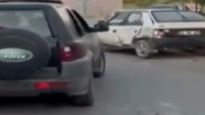 KAVGA ETTİĞİ EŞİNİN ARACINI HURDAYA ÇEVİRDİ.