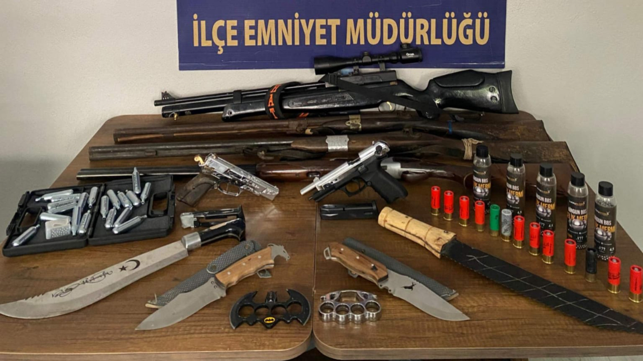 Köyceğiz’de Silah ve Bıçak Ele Geçirildi, Şüpheli Uşak’ta Yakalandı