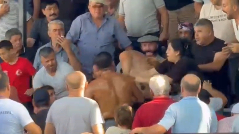 Seydikemer&#039;de Geleneksel Güreşlerde Kavga Çıktı