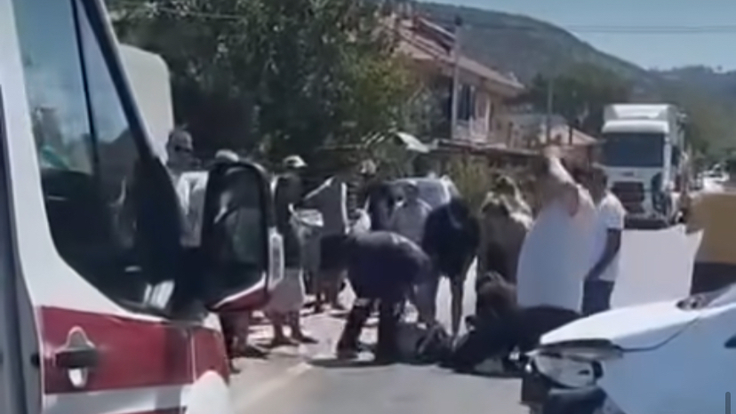 Muğla’nın Milas ilçesinde meydana gelen trafik kazasında motosiklet sürücüsü ve yolcusu yaralandı.