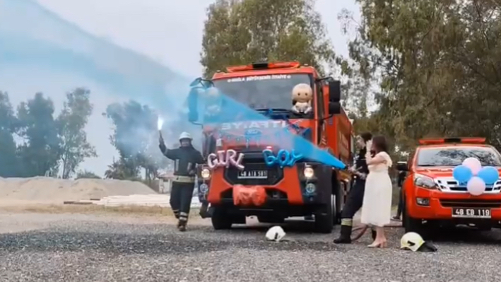 Muğla&#039;da İtfaiyeci&#039;den Sıradışı Cinsiyet Belirleme Partisi