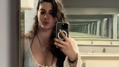 Havalimanına Bikiniyle Geldi: 'Üstümü Değiştirmeyi Unuttum'