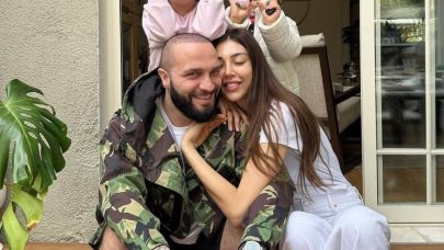 Şarkıcı Berkay Ve Özlem Ada Şahin Otelin Süprizini Beğenmedi