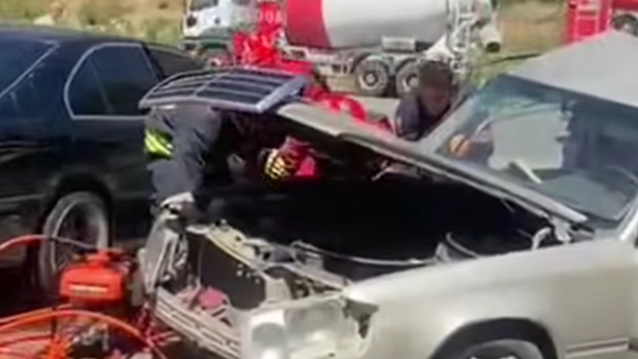 Göcek Tüneli Yolunda Kaza, Araçta Sıkışan Sürücüyü İtfaiye ekipleri kurtardı