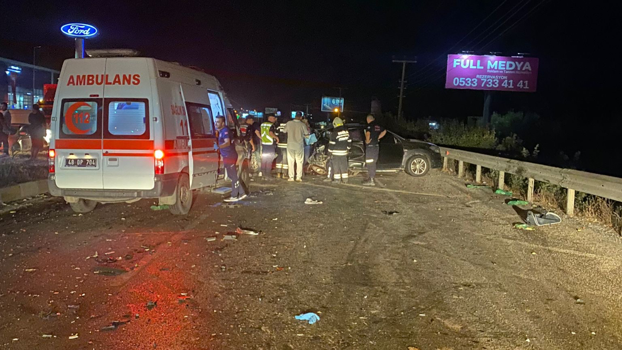 Milas’ta Dörttepe Kavşağı’nda Kaza: 4 Yaralı, 2’sinin Durumu Ağır