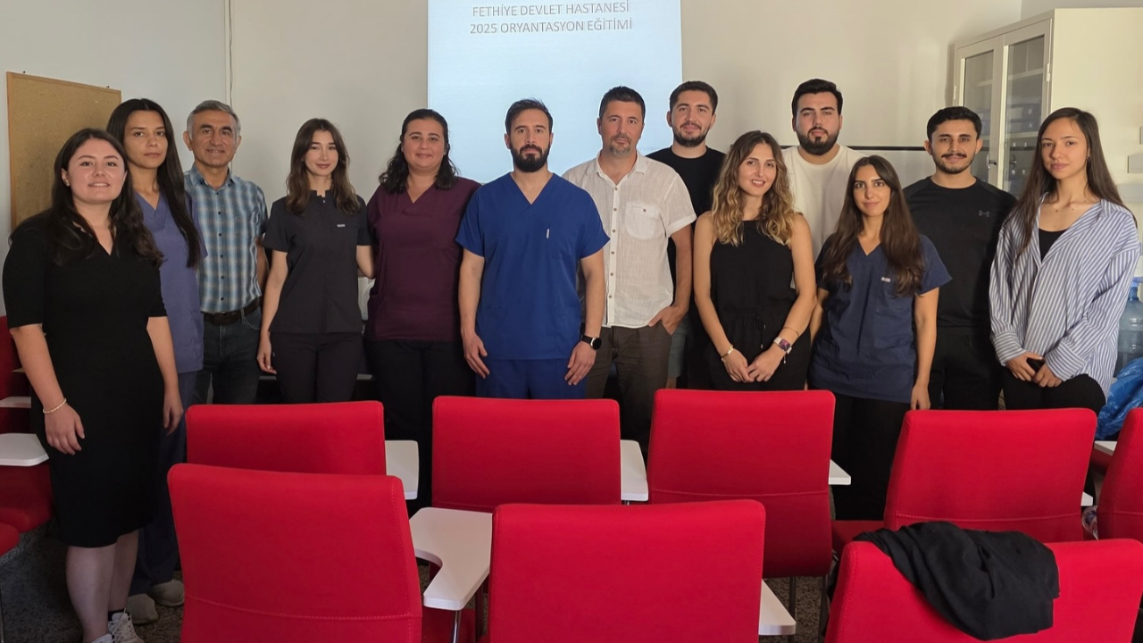 FETHİYE DEVLET HASTANESİ’NDE YENİ HEKİMLERE ACİL SERVİS ORYANTASYON EĞİTİMİ