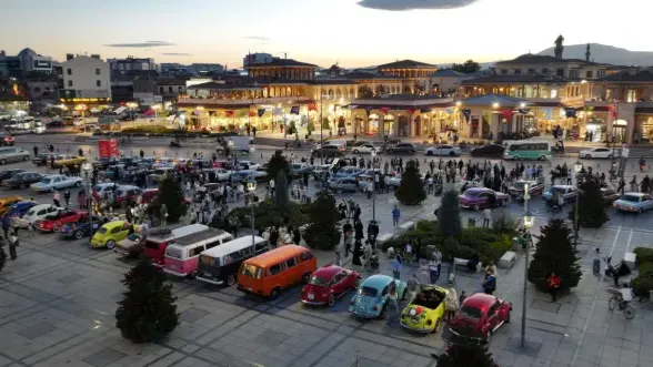 Konya Büyükşehir&#039;den Huzurevi&#039;ndeki Büyüklerimize Klasik Araçlar ve Açık Hava Sinemasıyla Nostaljik Anlar