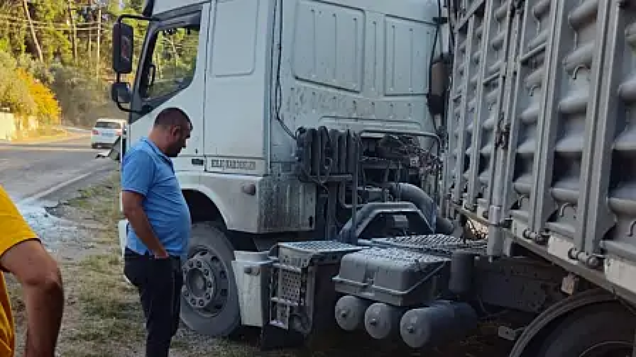 Beçin&#039;de Tırdan Yükselen Dumanlar Paniğe Neden Oldu