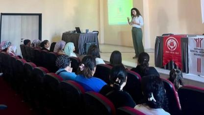 BOZYER ALİ GALİP MET İLKOKULU VELİLERİNE “KENDİNİ BİLMEK” EĞİTİMİ VERİLDİ