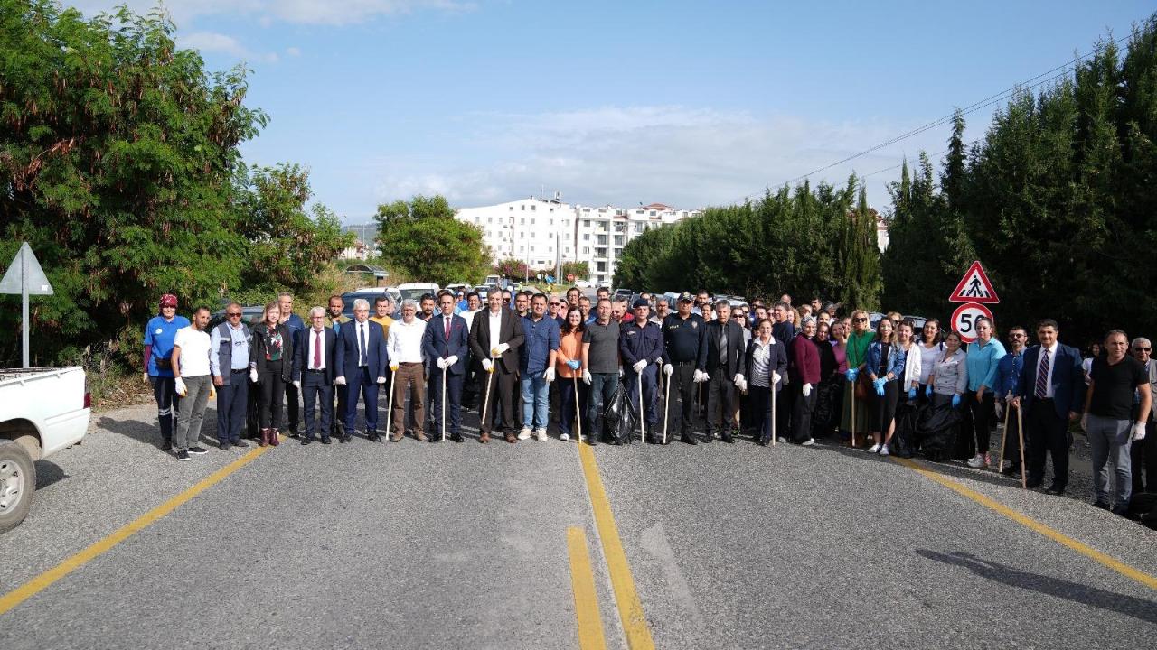 DALAMAN’DA TEMİZLİK ORDUSU İŞ BAŞINDA: “TEMİZ DALAMAN” SEFERBERLİĞİ DEVAM EDİYOR