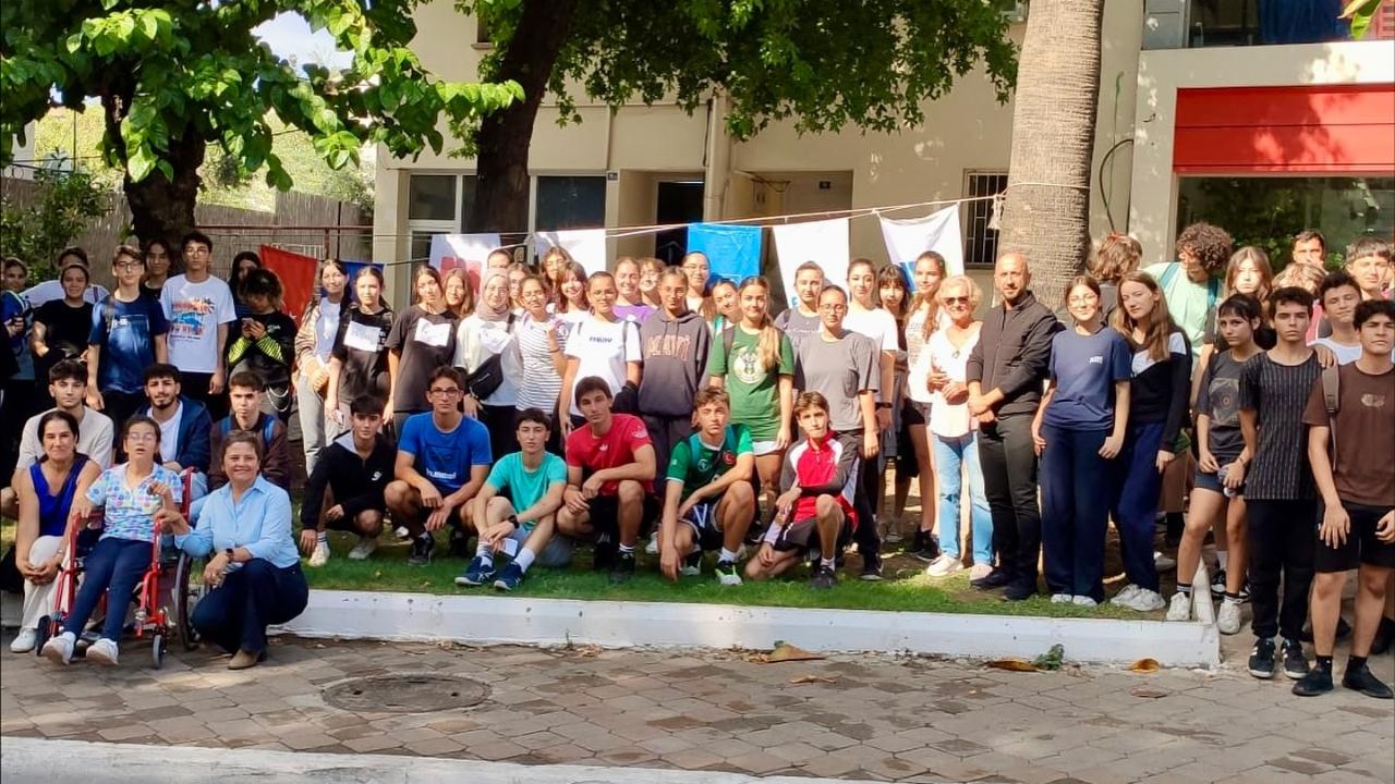 GENÇLERDEN FETHİYE’DE ANLAMLI MESAJ: “GELECEK BİZİM, DOĞA BİZİM”