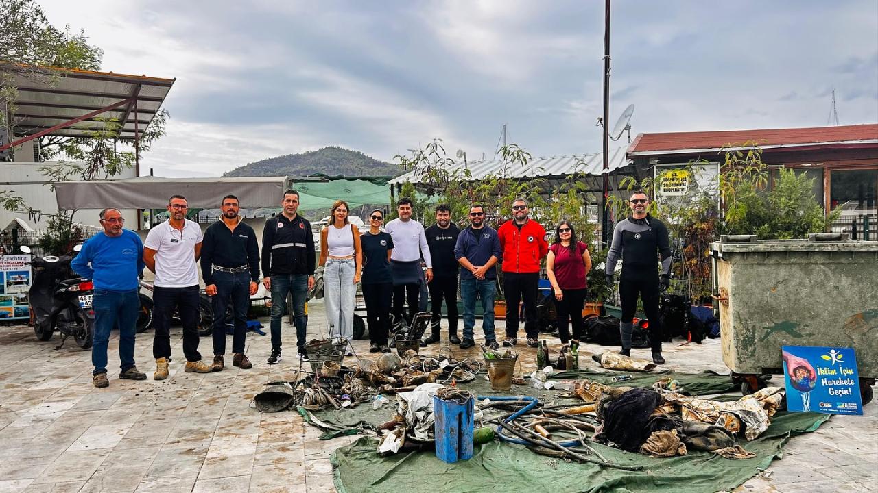 GÖCEK KOYLARINDA MAVİYE NEFES: DALGIÇLAR DENİZ DİBİNİ TEMİZLEDİ