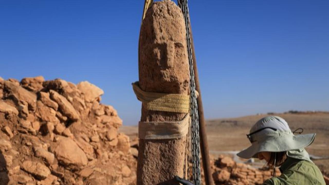 Karahantepe’de İlk Defa İnsan Yüzlü Dikilitaş Bulundu