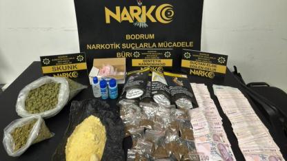 BODRUM’DA OTEL ODASINDA UYUŞTURUCU OPERASYONU: 2 ŞÜPHELİ TUTUKLANDI