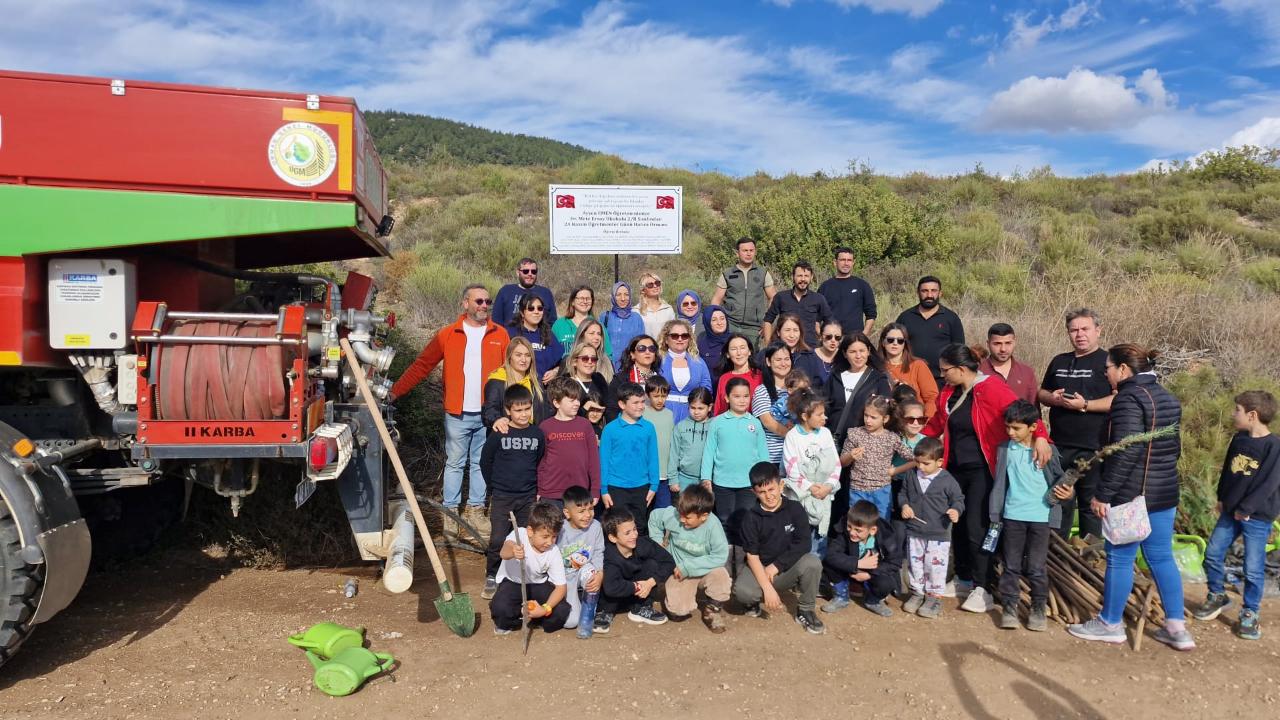 Dr. Mete Ersoy İlköğretim Okulu 2/B Sınıfından Anlamlı Fidan Dikimi
