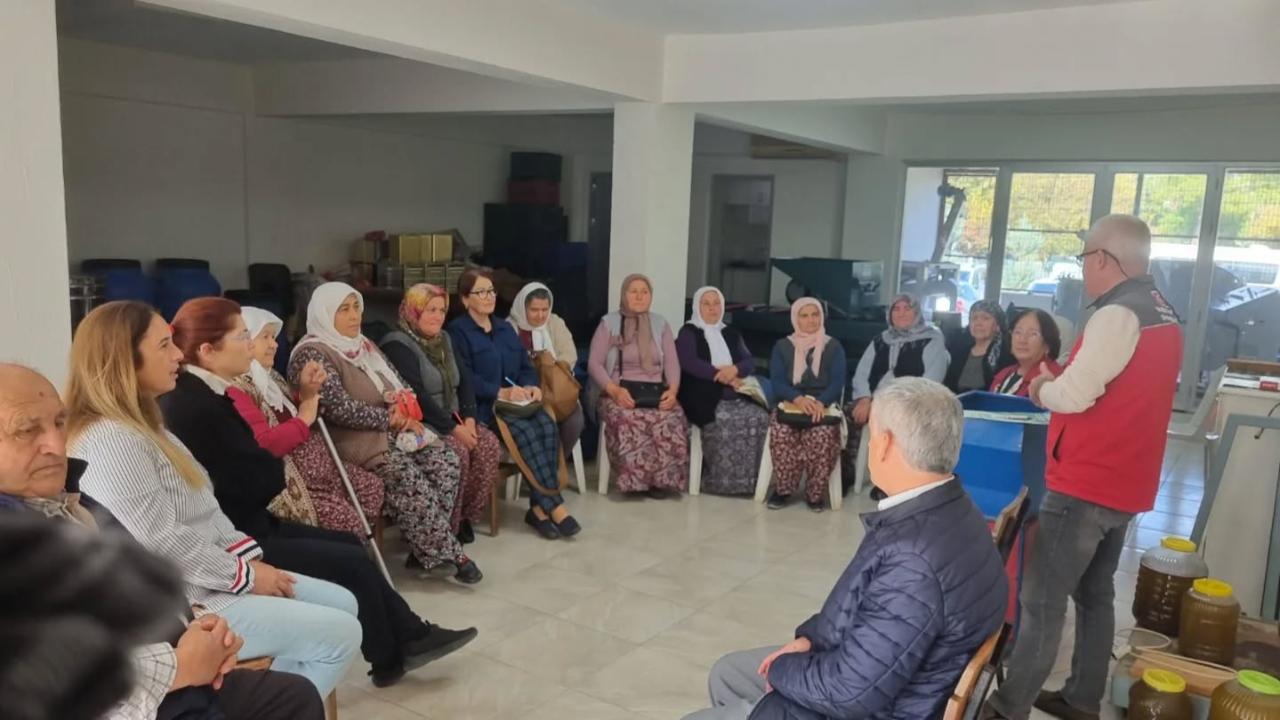ESENKÖY MAHALLESİ’NDE KADIN ÇİFTÇİLERE TARIMSAL EĞİTİM TOPLANTISI DÜZENLENDİ