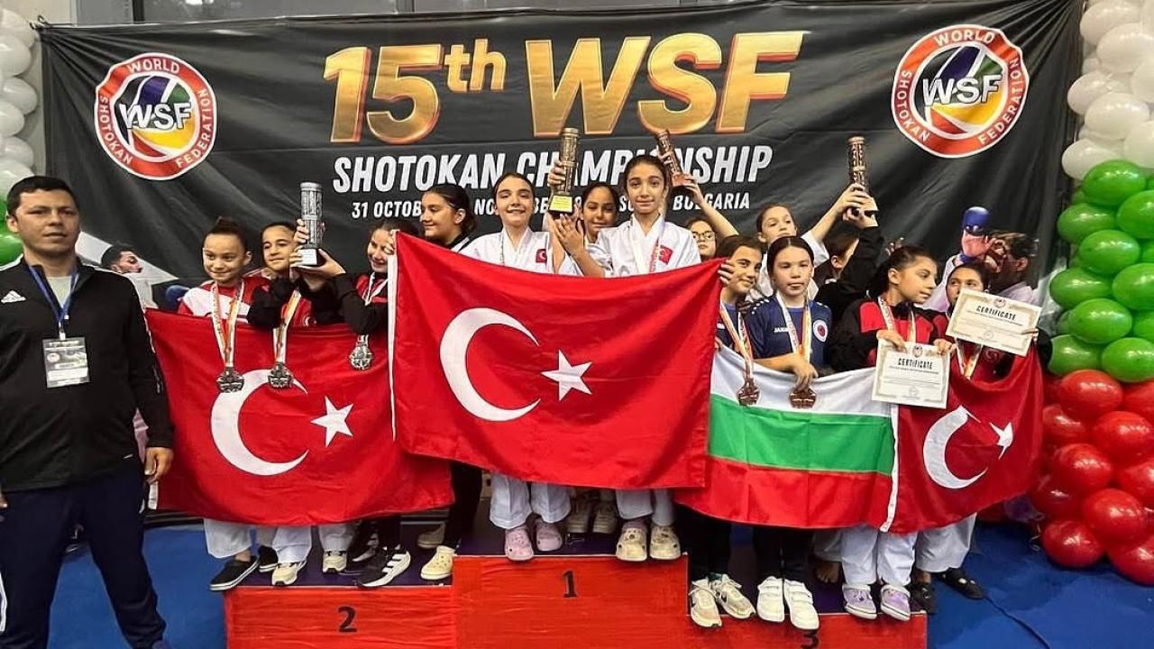 FETHİYELİ SPORCULARDAN BULGARİSTAN’DA DÜNYA ŞAMPİYONASINDA BÜYÜK BAŞARI