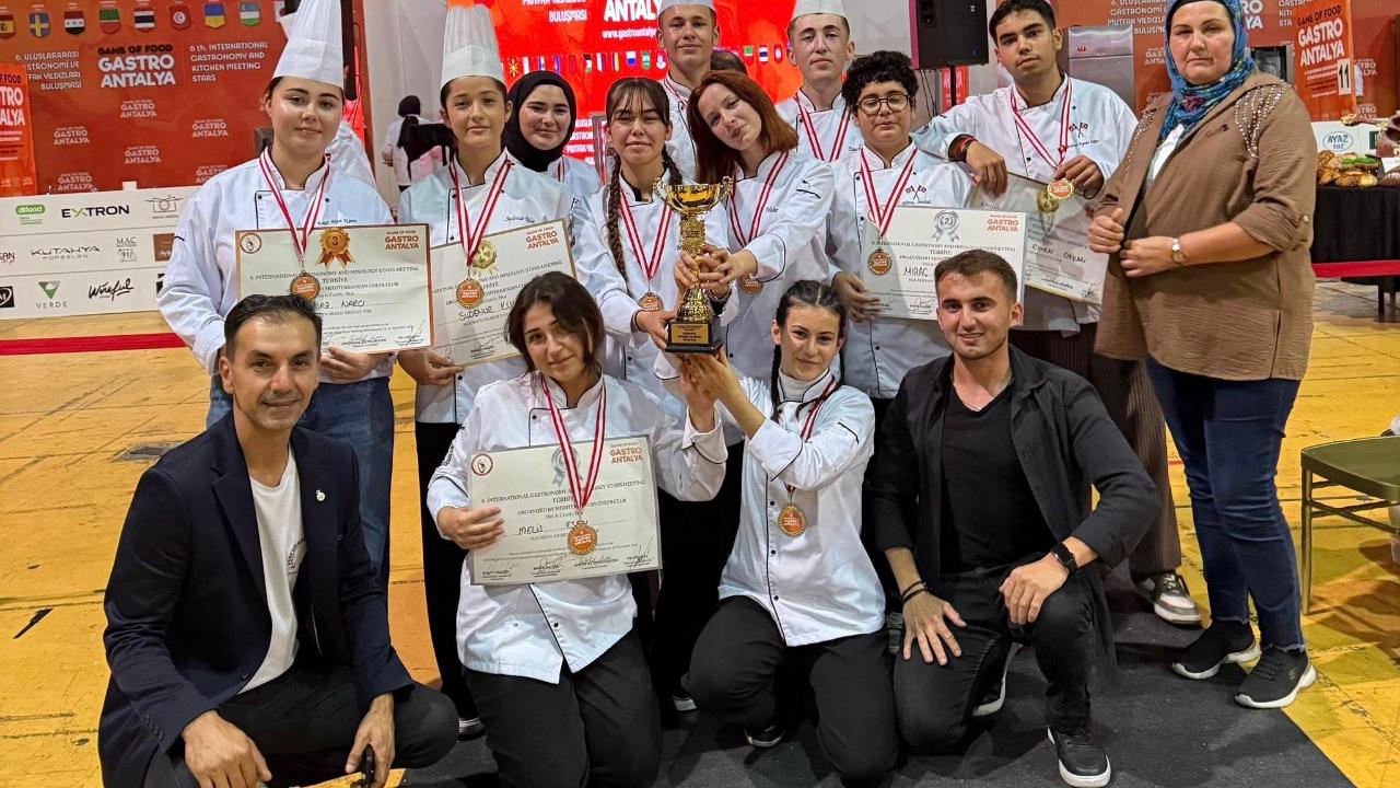 GASTROANTALYA’DA FETHİYE’NİN GURURU: ŞEHİT YZB. ÖZGÜR ÖZEKİN MTAL BÜYÜK BAŞARIYLA DÖNDÜ